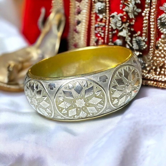 Two Tone Vintage Bangle Silver Tone and Brass Floral Snowflake Atomic Pattern - Picture 2 of 10
